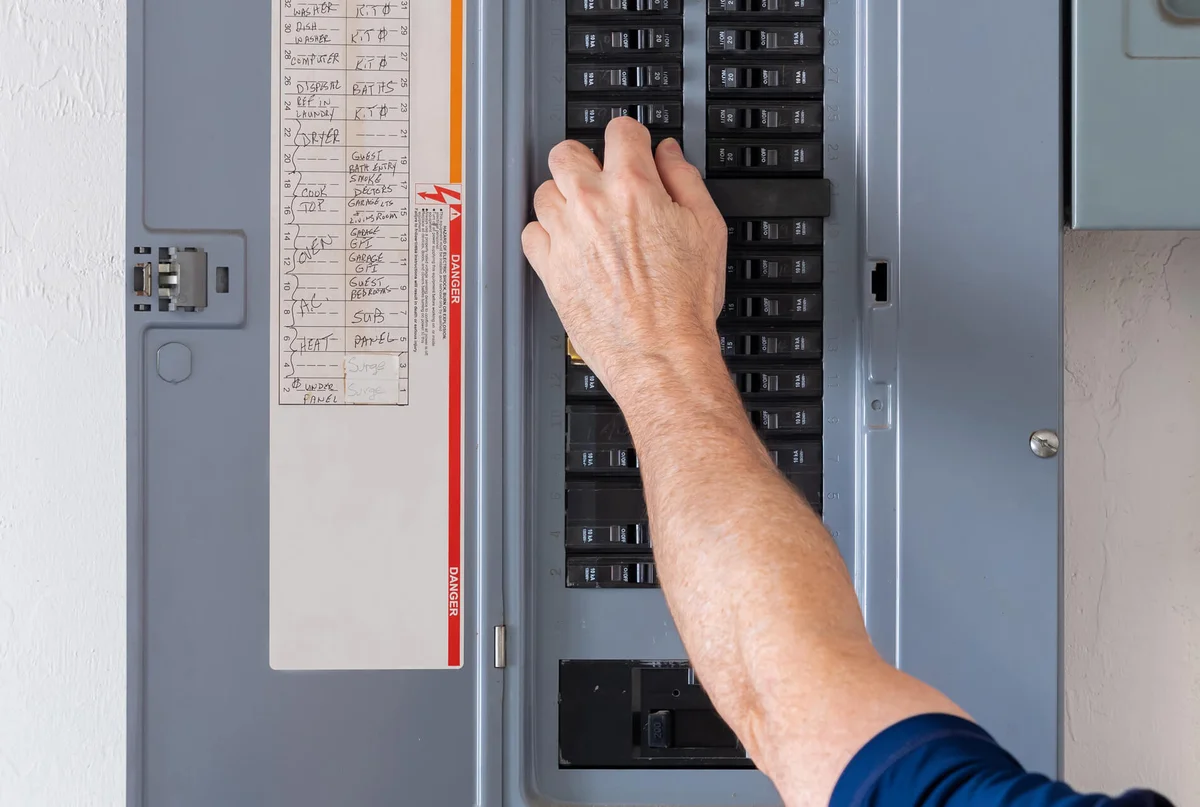 Advantages of Hiring an Electrician Through Best Pick Reports